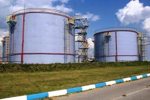 Нефтяные резервуары в Москве