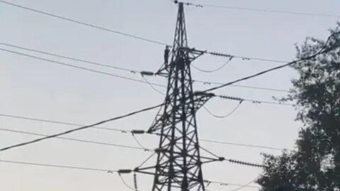 Опоры линий электропередач в Москве